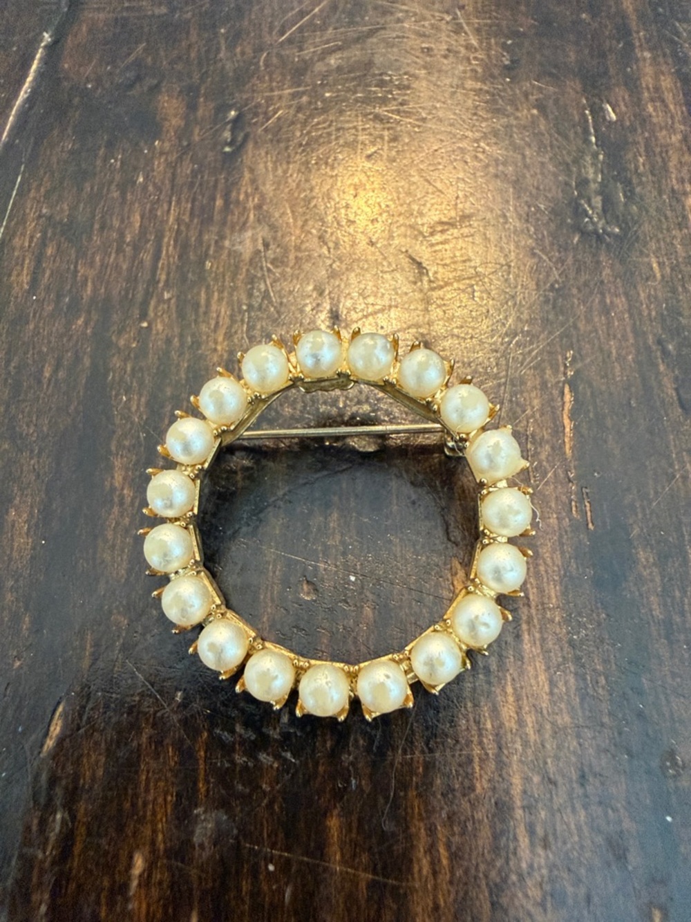 Classic Gold-Tone Faux Pearl Circle Brooch - White